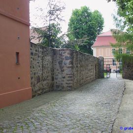 Mauer der ab 1801 abgetragenen Klosterkirche neben dem Oberin-Wohnhaus