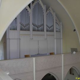 Orgelempore mit Schuke-Orgel im nördlichen Kreuzarm