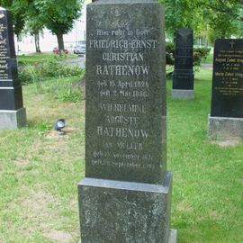 Ruhestätte Eheleute Rathenow (gest. 1886 und 1903)