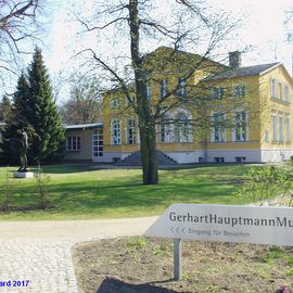 Gerhart-Hauptmann-Museum Erkner: rechts die Villa Lassen, links der Ausstellungsanbau