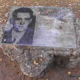 Gedenkstein für den Hitler-Attentäter Georg Elser, von 1940 bis 1945 Sonderhäftling in Sachsenhausen, dann in Dachau erschossen