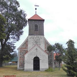 Westseite mit Turm und Haupteingang der Dorfkirche Lichtenow