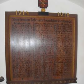 Gedenktafel zum Erinnerungskreuz in dcer Stadtkirche St. Nicolai