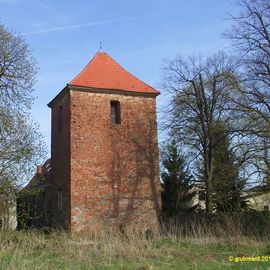 Kirchturm (Westseite der Dorfkirche)