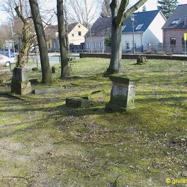 Alte Gräber auf dem Historischen Friedhof