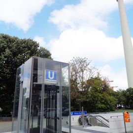 U-Bahnhof Rotes Rathaus - Zugang n&ouml;rdliche Rathausstr.