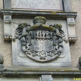 Wappen der Fürsten zu Solms-Baruth am Westgiebel