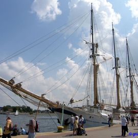 Segelschulschiff Dreimastgaffelschoner &apos;Gro&szlig;herzogin Elisabeth&apos; 2006 in Warnem&uuml;nde