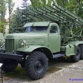 Sowjetischer Gescho&szlig;werfer BM-13 (Katjuscha, Stalinorgel) auf einem SIL-151-LKW