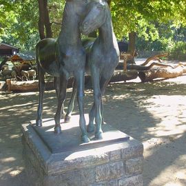 Bronzeplastik Junge Pferde von Heinrich Drake im Streichelgehege vom Tierpark Berlin