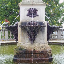 Der -Schöne Brunnen- im Hof von Schloss Heidecksburg 
