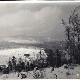 Blick vom Seimberg bei Brotterode zum Gro&szlig;en Inselsberg im Februar 1955