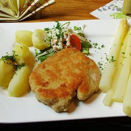 Saisonal: Spargel mit Schnitzel (14,90 €uro)