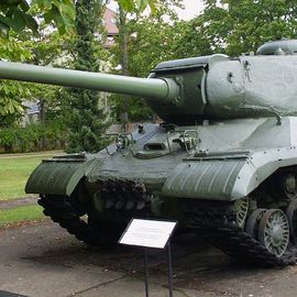 Sowjetischer schwerer Kampfpanzer IS-2, Modell 1943, mit 122mm-Kanone