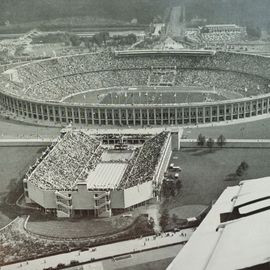 Olympiastadion und olympisches Schwimmstadion (vorn) 1936