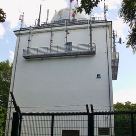 Berliner Müggelberge - Turmrest des Fernsehturms Müggelberge von 1954 (sog. Sternwarte, heute Telekom)