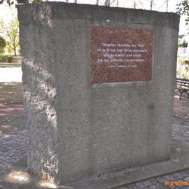 Denkmal "Elbebrücke Tangermünde 1945" - Rückseite