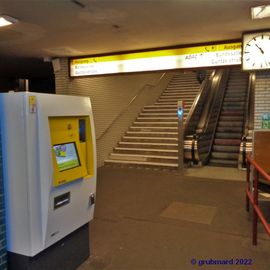 U-Bahnhof G&uuml;ntzelstra&szlig;e - Zugang zur Bundesallee-G&uuml;ntzelstra&szlig;e