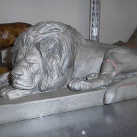 Gipsmodell eines schlafenden Löwen
