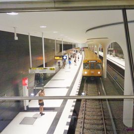 Einfahrende U-Bahn Richtung Hauptbahnhof