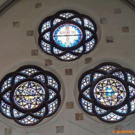 Rosettenfenster überm Altar