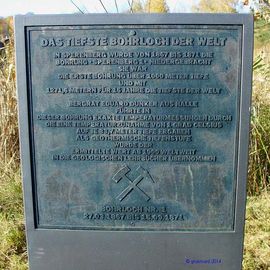 Gedenktafel für das 1871 tiefste Bohrloch der Welt am westlichen Restloch der Sperenberger Gipsbrüche