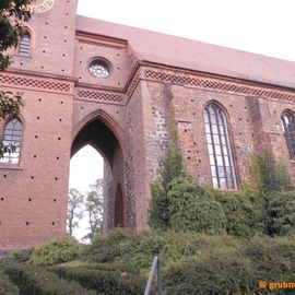 Torgewölbe zwischen Kirchenschiff und Kirchturm