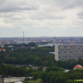 Blick Richtung Südosten mit Funkturm und ganz in der Ferne die Müggelberge