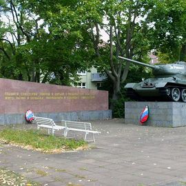 Sowjetisches - russisches Denkmal neben dem Museum