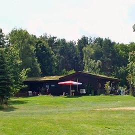 Wildpark Johannismühle bei Baruth: Café Kastaniengarten und Spielwiese