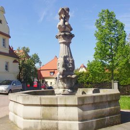 Zierbrunnen neben dem Rathaus Salzmünde