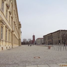 Blick vom Humboldt-Forum zum Roten Rathaus