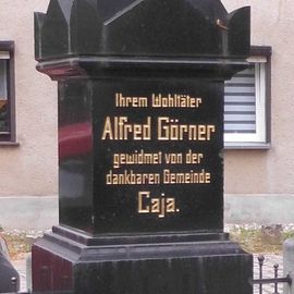 Alfred G&ouml;rner-Denkmal in Kaja - Widmung