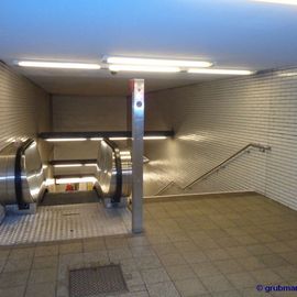 U-Bahnhof Güntzelstraße - Südlicher Zugang zum Bahnsteig
