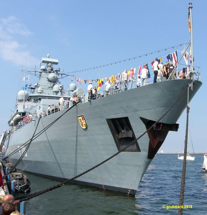 Fregatte 'Mecklenburg-Vorpommern' (F 218) in Warnemünde (2006)
