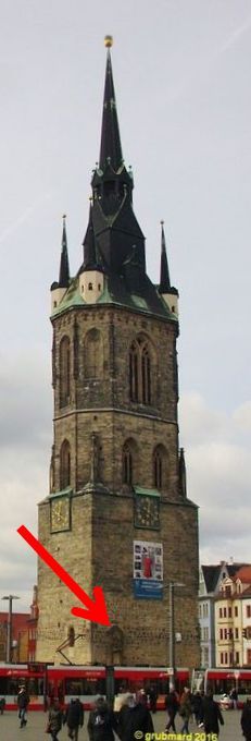 Roter Turm mit Roland (siehe Pfeil)