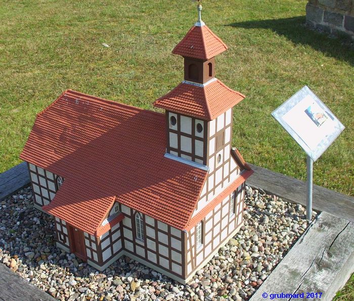 Dorfkirche Fretzdorf (mit Infotafel zum Modell)