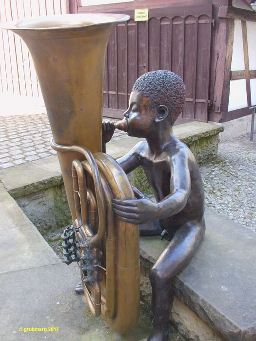 Junge mit Tuba von Guido Messer