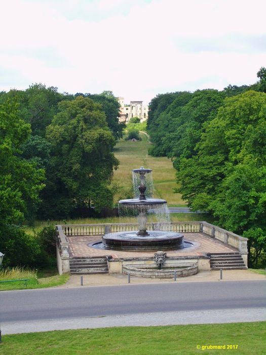 Rossbrunnen vom Schloss Sanssouci in der Sichtachse zum Ruinenberg