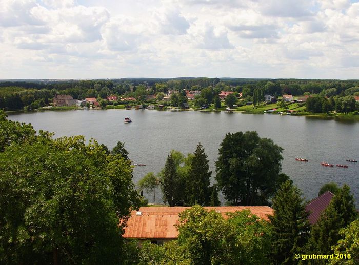 Blick vom Kirchturm auf Mirow und den Mirower See