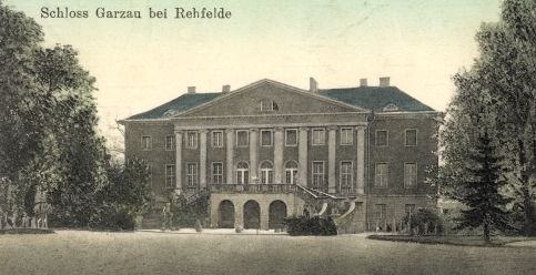 Schloss Garzau - Westseite (Alte Postkarte vor 1945)