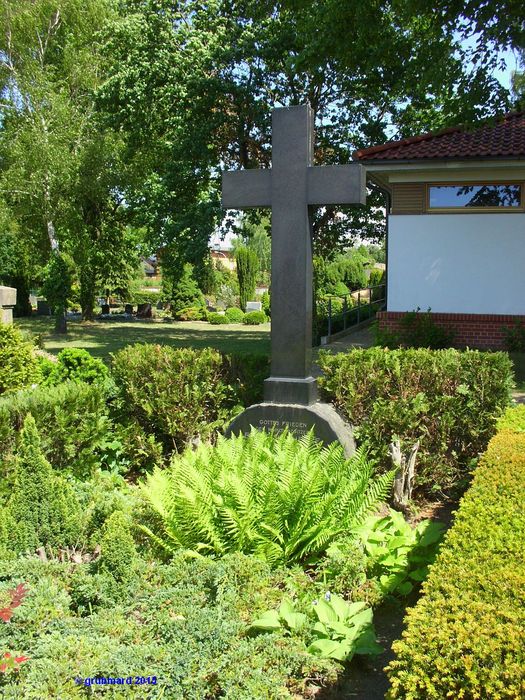 Grabstätte des Mühlenbsitzers Ernst Jaenicke und Familie