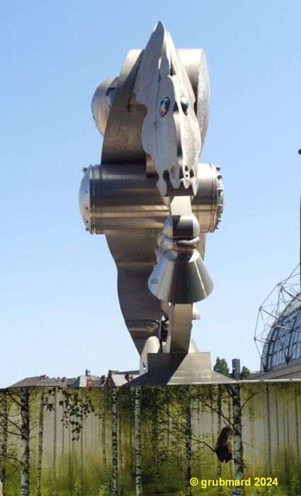 Metall-Skulptur »Rolling Horse« am Hauptbahnhof (IV)