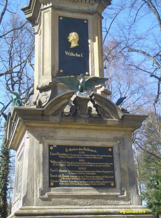 Gefallenentafel für 1864, 1866, 1870-71 sowie Portailmedaillon von Kaiser und König Wilhelm I.