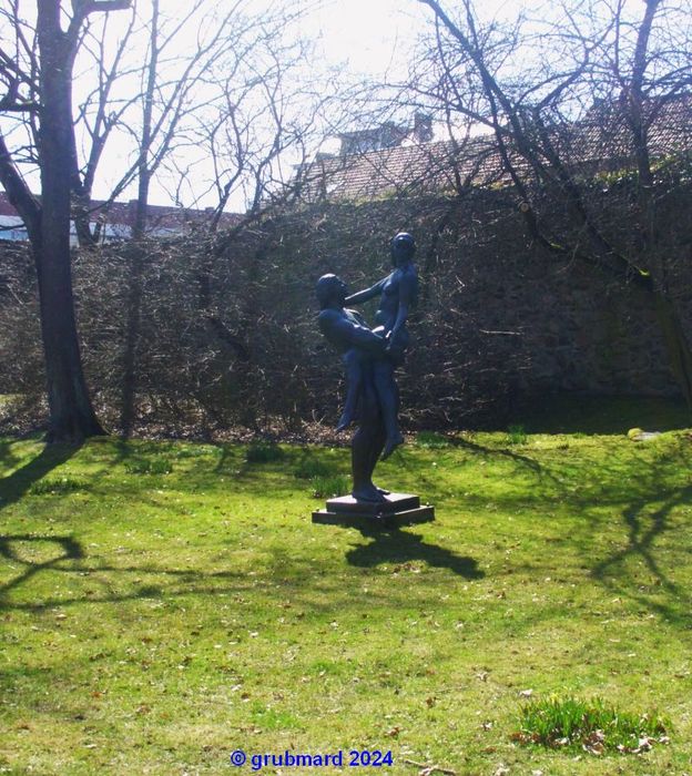 Bronze-Skulptur 'Stehendes Paar' in Bernau