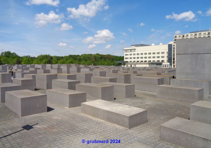 Holocaust-Mahnmal (VI) - Blick vom Süden