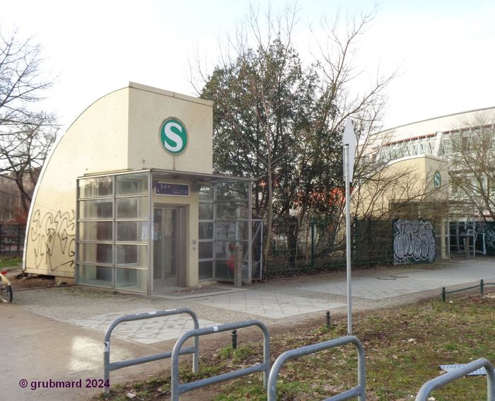 Fahrstuhlzugänge zum S-Bahnhof Anhalter Bahnhof (01.2024 wegen Bauarbeiten gesperrt)