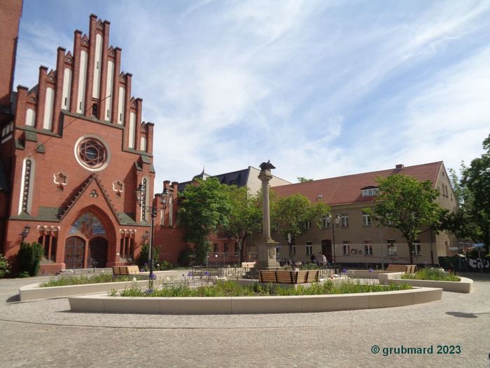 Nach Umgestaltung im Mai 2023 - Preußisches Kriegerdenkmal vor der Christophorus-Kirche