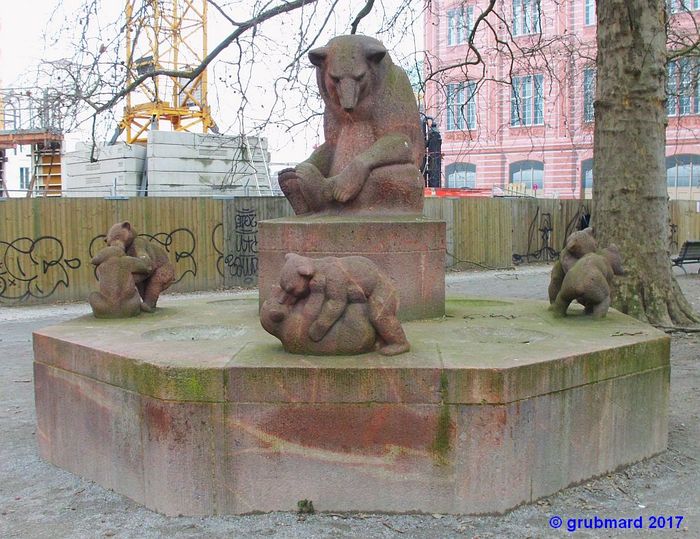 Bärenbrunnen am Werderschen Markt