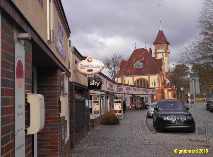 S-Bahnhof Nikolassee mit Ladenzeile